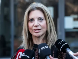 Μαθεύτηκε ποιος είναι: Ο μοναδικός πολιτικός που βρίσκεται αθόρυβα στο πλευρό της Μαρίας Καρυστιανού