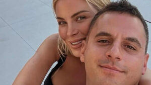 Κουτσουμπής: Η πρώτη φωτογραφία με την Καινούργιου μετά την γέννηση της κόρης τους – Αυτό είναι το όνομα που θα πάρει