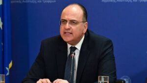 Έκτακτη εξέλιξη: Παραιτήθηκε ο Μακάριος Λαζαρίδης