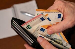 Το κόλπο για να πάρετε το επίδομα των 391 ευρώ