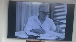 Στέφανος Ληναίος: Τελευταίο αντίο στον σπουδαίο ηθοποιό στο αποτεφρωτήριο Ριτσώνας, με τραγούδια Θεοδωράκη, Χατζηδάκι και Λοΐζου