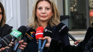 ΕΡΙΞΕ “ΒΟΜΒΑ” Η ΚΑΡΥΣΤΙΑΝΟΥ: ΑΥΤΟΣ ΕΙΝΑΙ Ο ΑΡΧΗΓΟΣ ΣΤΟ ΝΕΟ ΤΗΣ ΚΟΜΜΑ – ΣΟΚ