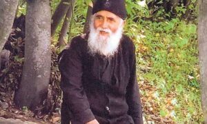 Μεγάλη Παρασκευή: Τι έλεγε ο Άγιος Γέροντας Παΐσιος να κάνουμε σήμερα