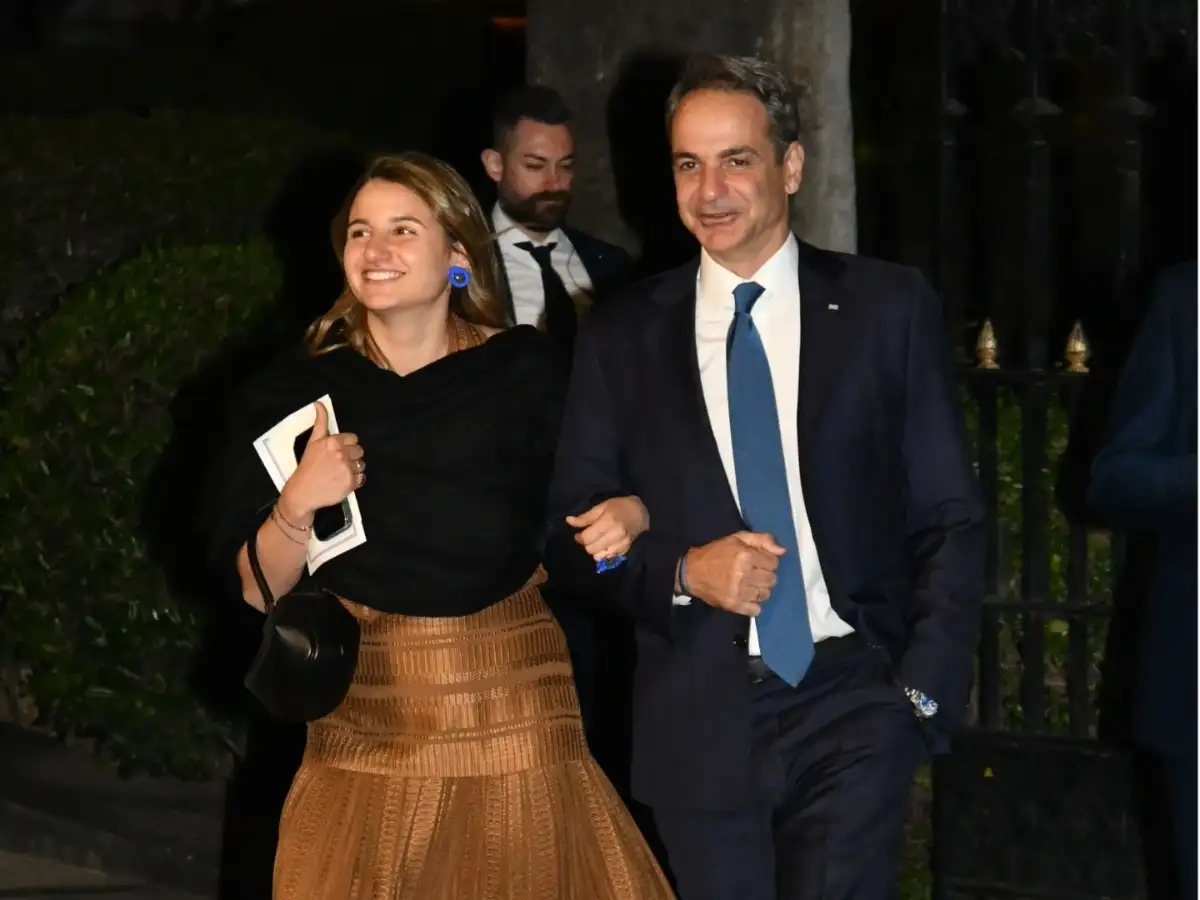 Σούσουpο με την εμφάνιση Δάφνης Μητσοτάκη στο Προεδρικό Μέγαρο για το δείπνο με Μακρόν - Όλοι σχολιάζουν το ίδιο