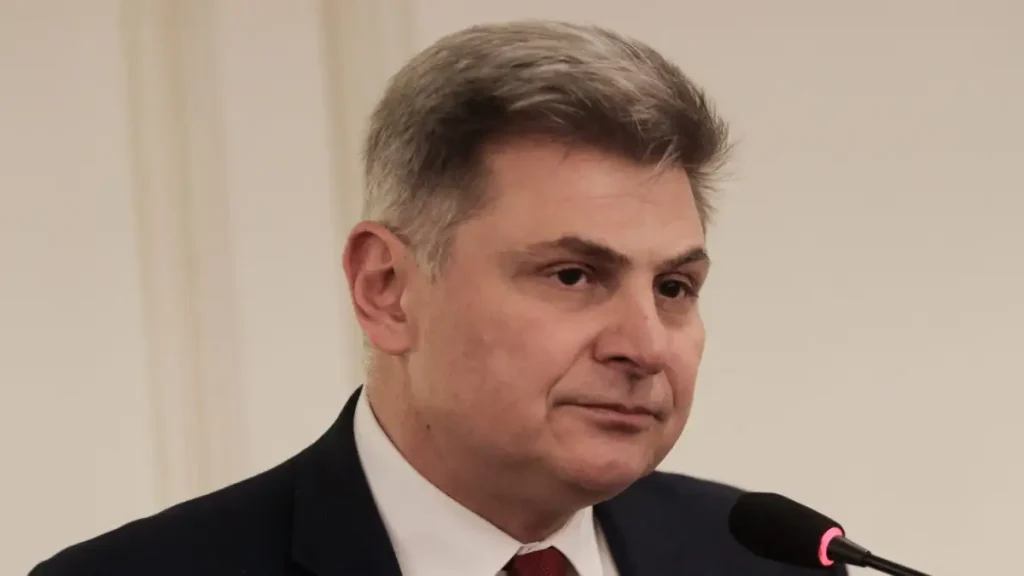 Ο Νικόλας Φαραντούρης στο ΠΑΣΟΚ: «Ενώνω τη φωνή μου για διαφάνεια και πολιτική αλλαγή»