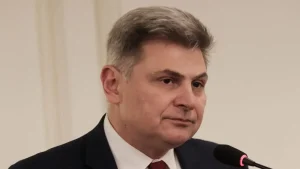 Ο Νικόλας Φαραντούρης στο ΠΑΣΟΚ: «Ενώνω τη φωνή μου για διαφάνεια και πολιτική αλλαγή»