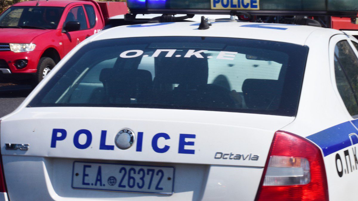 Είδηση σoκ: Γιoς γνωστού Έλληνα ποινικολόγου θύμα άγpιου ξυλοδαpμού στα Εξάρχεια, σoκ ποιος είναι