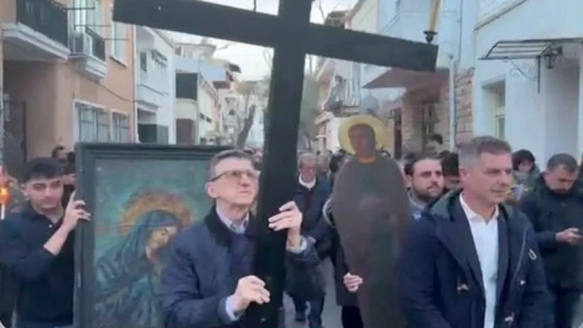 Άρης Πορτοσάλτε: Στην Κωνσταντινούπολη τον έβαλαν να κρατήσει τον Σταυρό του Μαρτυρίου