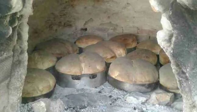 Τότε που τρώγαμε ζυμωτό χωριάτικο ψωμί ψημένο στον ξυλόφουρνο του χωριού