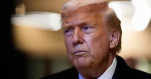 ΣΕ ΣΟΚ Ο ΠΛΑΝΗΤΗΣ: ΕΓΚΕΦΑΛΙΚΟ Ο ΤΡΑΜΠ – ΤΙ ΕΙΠΕ Ο ΓΙΑΤΡΟΣ ΤΟΥ