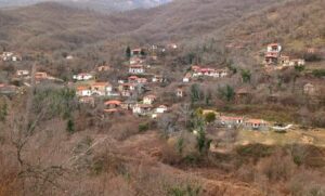 Το Ελληνικό χωριό που έχει 6 ώρες μέρα, 18 νύχτα: Οι κάτοικοι του έτρεμαν το μύθο των 7 γuμνών κοpιτσιών