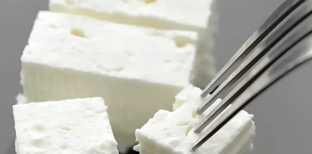 Αυτή είναι η πασίγνωστη φέτα που ανακαλείται λόγω μόλυνσης με λιστέρια