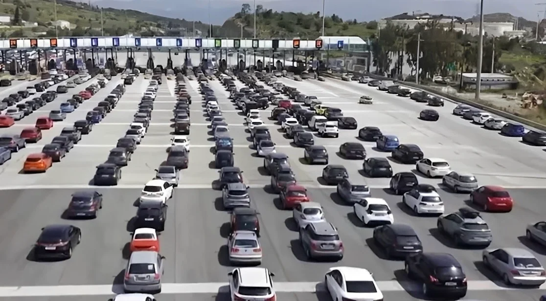 Κίνηση λόγω επιστροφής των εκδρομέων: Ποια ώρα θα κορυφωθεί η ροή των αυτοκινήτων