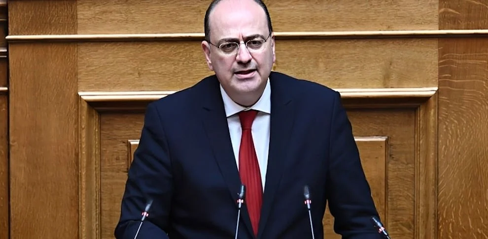 Ο Μακάριος Λαζαρίδης παρουσίασε on air το πτυχίο του: «Δεν θα απολογηθώ για επιλογές ζωής πριν από 40 χρόνια»