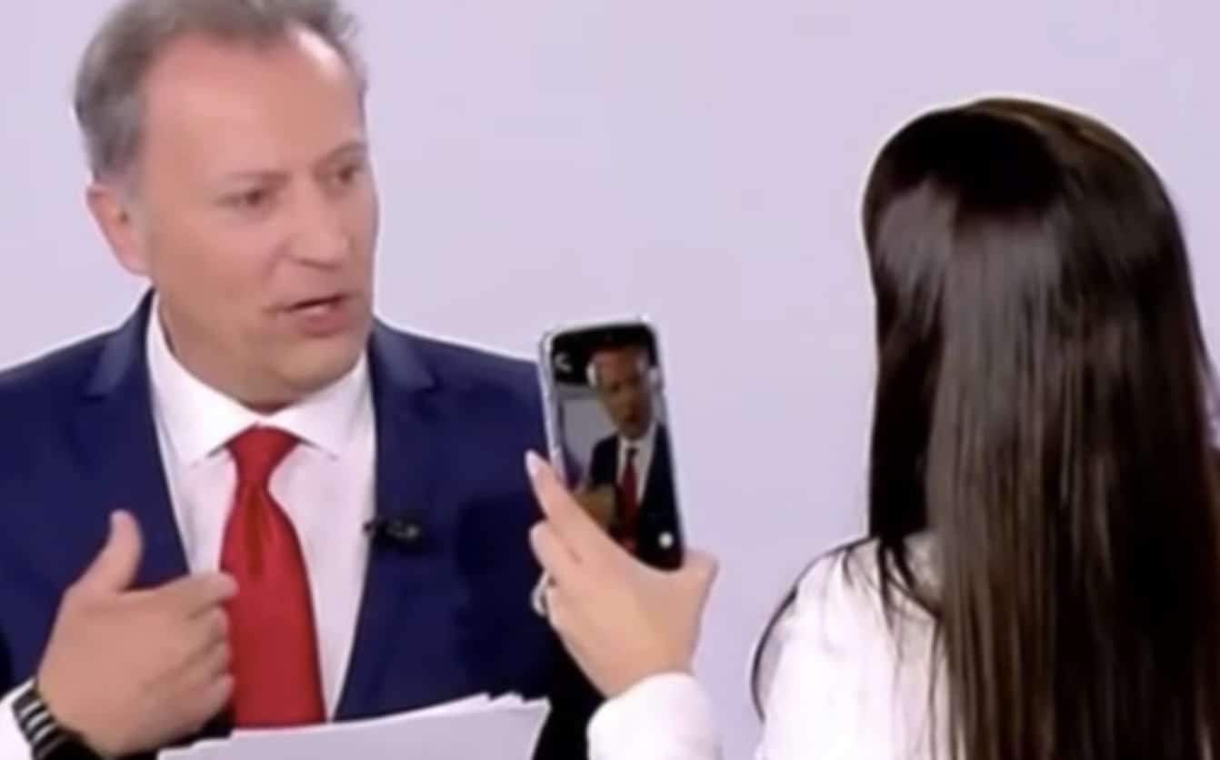 Σάλος με Αφροδίτη Λατινοπούλου στον αέρα: «Με εμποδίζετε, με χτυπήσατε;»