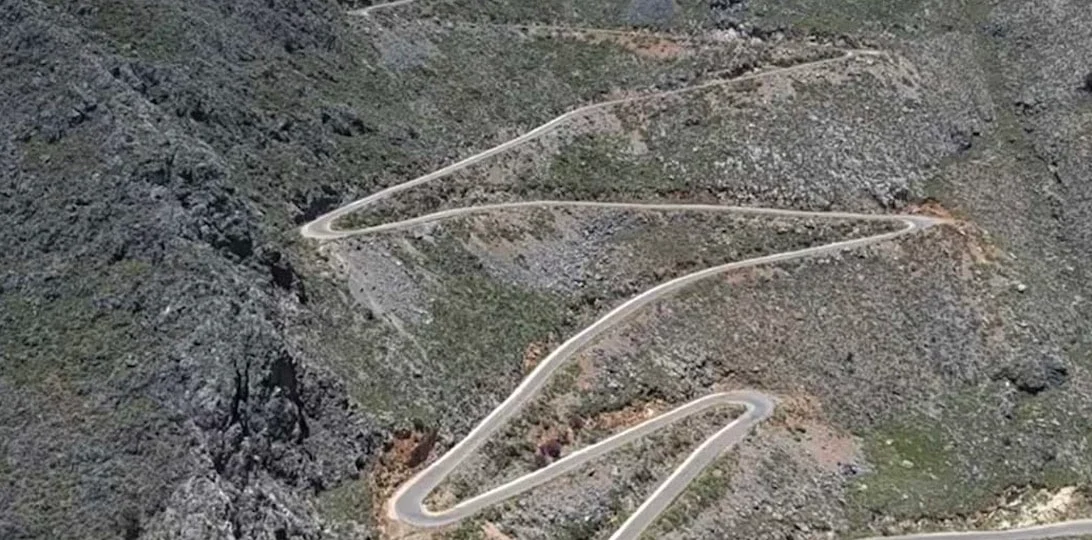 Θα τολμούσες να οδηγήσεις εδώ; Πού βρίσκεται ο πιο επικίνδυνος δρόμος της Ελλάδας