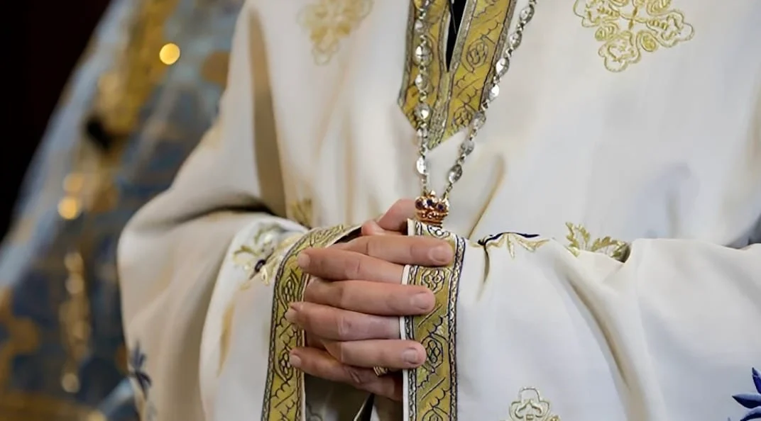 Συνελήφθη ιερέας λίγο πριν το «Χριστός Ανέστη» μετά από καταγγελία της παπαδιάς για κλοπή αυγών