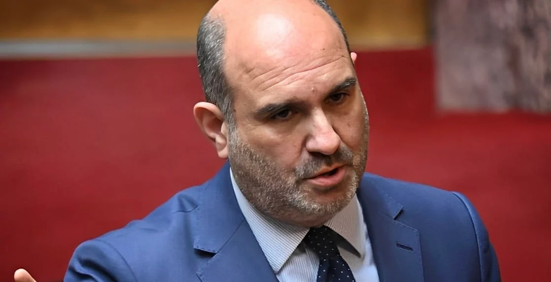 Κασσελάκης: Θέτει θέμα πτυχίου και για τον Μαρκόπουλο – Σκληρή απάντηση