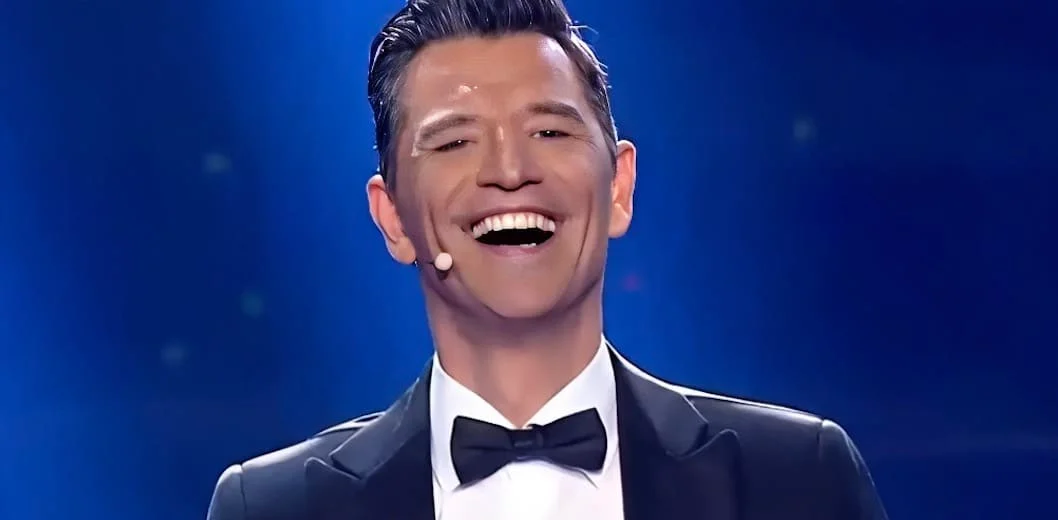 Ο Σάκης Ρουβάς έκανε πρεμιέρα με το Your Face Sounds Familiar: «Είμαι χαρούμενος που είμαι στον ΑΝΤ1 γιατί μου ξυπνούν μνήμες»