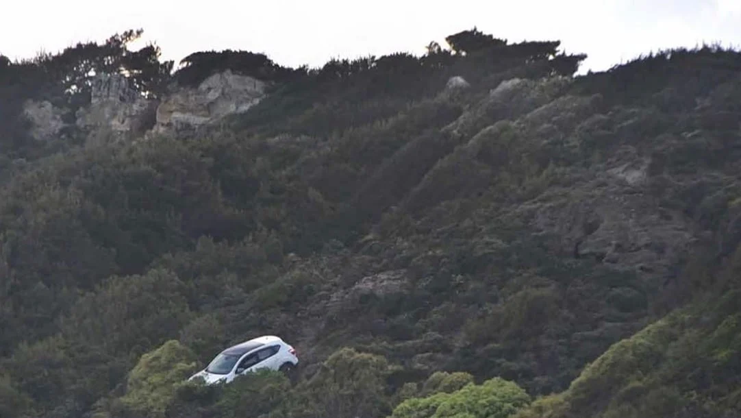 Θρίλερ σε πασίγνωστο ελληνικό νησί: 45χρονος προσπάθησε να ρίξει στον γκρεμό ΙΧ μαζί με το παιδί και την πρώην γυναίκα του