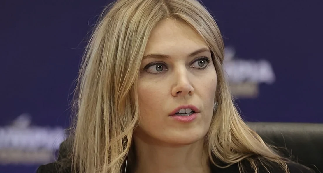 Πιο όμορφη από ποτέ η Εύα Καϊλή – Σπάνια δημόσια χαλαρή εμφάνιση στο κέντρο της Αθήνας