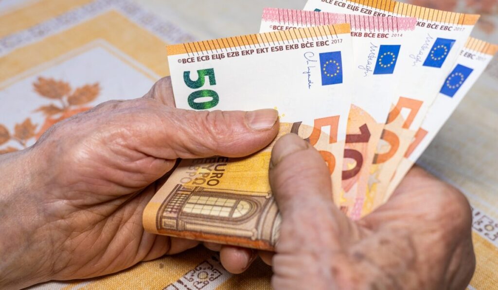 Αυτοί οι συνταξιούχοι θα πάρουν έκτακτες ενισχύσεις! Ξεπαγώνουν πληρωμές…