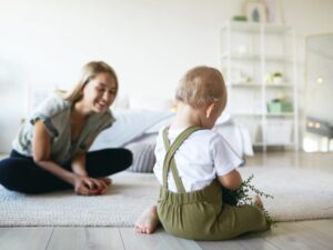 Ανοίγουν οι αιτήσεις για voucher έως 500 ευρώ για γονείς – Πως μπορεί να πληρωθεί η γιαγιά