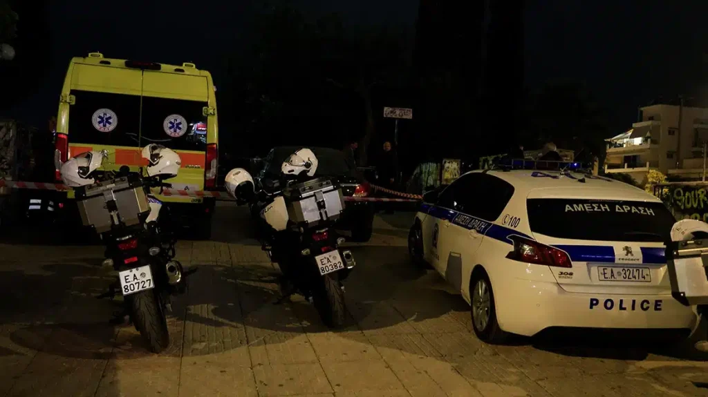 Νεκρός 25χρονος στον Άγιο Δημήτριο: Βρέθηκε μαχαιρωμένος στο πάρκο Ασυρμάτου – Είναι γιος ταξίαρχου της ΕΛΑΣ
