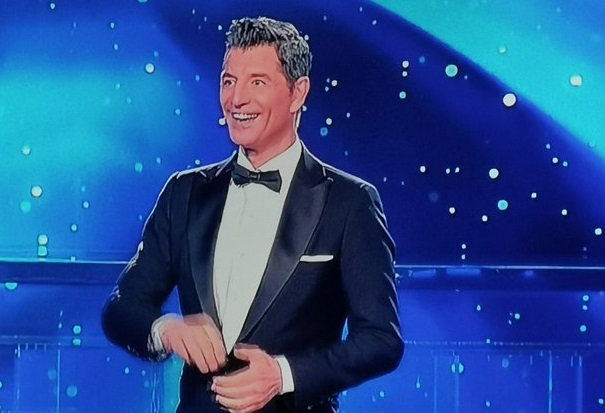 YFSF: Εντυπωσιασμένο το Χ με τον Σάκη Ρουβα – «Μιλάει χωρίς να κάνει σαρδάμ, απίστευτο!»