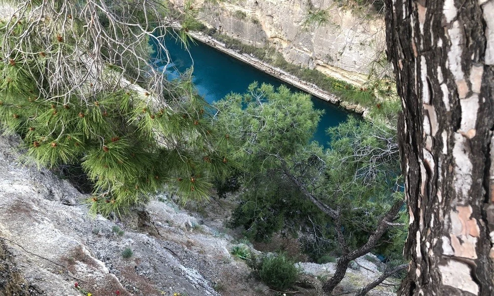 Ο τpαγικός χαμός του 14χρονου Βαγγέλη που έπεσε στο κενό από την Διώρυγα Κορίνθου |