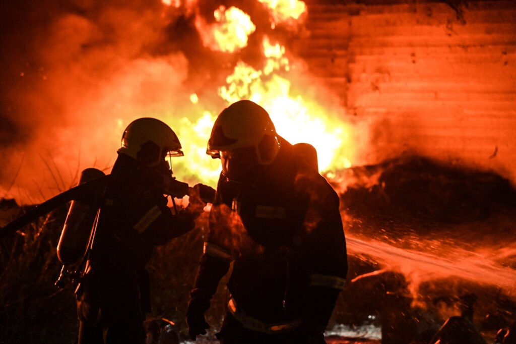 ΕΚΤΑΚΤΟ - Πανικός στην Κόρινθο: Ισχυρή έκρηξη σε εργοστάσιο – Στο νοσοκομείο δύο εργαζόμενοι