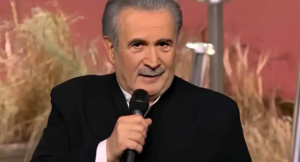 Λάκης Λαζόπουλος: Το «Αλ Τσαντίρι Νιουζ» επιστρέφει με καλεσμένο πασίγνωστο Έλληνα τραγουδιστή
