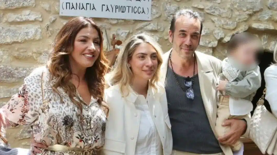 Απαστράπτουσα νονά η Έλενα Παπαρίζου: Βάφτισε το γιο του Μουζουράκη η Έλενα – Όσα έγιναν στο μυστήριο