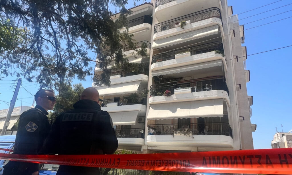 ΑΝΑΤΡΙΧΙΑΣΤΙΚΟ ΑΥΤΟ ΠΟΥ ΜΟΛΙΣ ΜΑΘΕΥΤΗΚΕ: ΤΙ ΦΟΡΕΣΑΝ ΣΤΟ ΚΕΦΑΛΙ ΤΟΥΣ ΟΙ 17ΧΡΟΝΕΣ ΠΡΙΝ ΠΙΑΣΤΟΥΝ ΧΕΡΙ ΧΕΡΙ ΚΑΙ ΒΟΥΤΗΞΟΥΝ ΣΤΟ ΚΕΝΟ ΑΠΟ ΤΟΝ 6ο