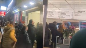 Πανικός στην Αργυρούπολη: Ουρές λαού στον «Floutsou» για το σάντουιτς των 15 ευρώ