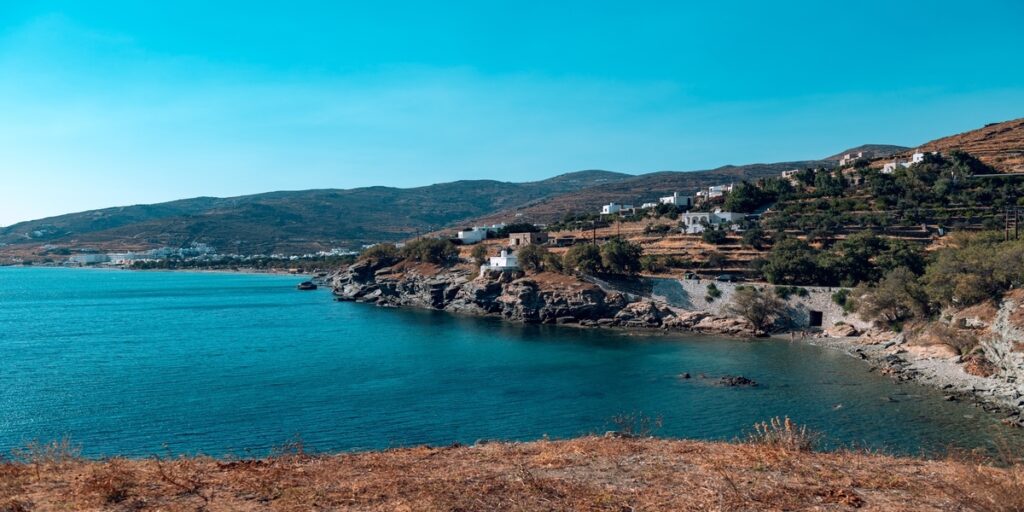 Αγίου Πνεύματος 2026: Πότε «πέφτει» – Τι ισχύει με την αργία για καταστήματα, σχολεία, τράπεζες και δημόσιες υπηρεσίες