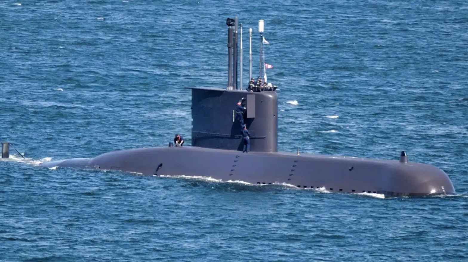 Συναγερμός στο Πολεμικό Ναυτικό: Μπλέχτηκε η προπέλα υποβρυχίου στα δίχτυα αλιευτικής τράτας
