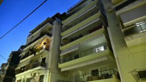 «Εγώ ήμουν στο…»: Σοκ οι αστυνομικοί με αυτό που τους είπε ο 50χρονος, σύντροφος της 24χρονης που έπεσε από τον 7ο όροφο στον Πειραιά