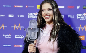 ΜΕΓΑ ΣΚΑΝΔΑΛΟ ΣΤΗ EUROVISION – ΓΙΑ ΑΥΤΟ ΒΓΗΚΕ ΠΡΩΤΗ Η DARA ΕΝΩ ΗΤΑΝ ΝΑ ΑΠΟΣΥΡΘΕΙ