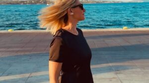 ΜΑΘΕΥΤΗΚΕ: ΑΥΤΗ Η ΠΑΡΟΥΣΙΑΣΤΡΙΑ ΠΑΙΡΝΕΙ ΤΗ ΘΕΣΗ ΤΗΣ ΣΙΑΣ ΚΟΣΙΩΝΗ
