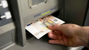 ΑΝΑΤΡΟΠΗ ΤΕΛΕΥΤΑΙΑΣ ΣΤΙΓΜΗΣ: ΜΠΑΙΝΟΥΝ ΤΕΛΙΚΑ ΣΗΜΕΡΑ, ΠΑΡΑΣΚΕΥΗ, ΤΑ ΛΕΦΤΑ ΣΤΟΥΣ ΛΟΓΑΡΙΑΣΜΟΥΣ