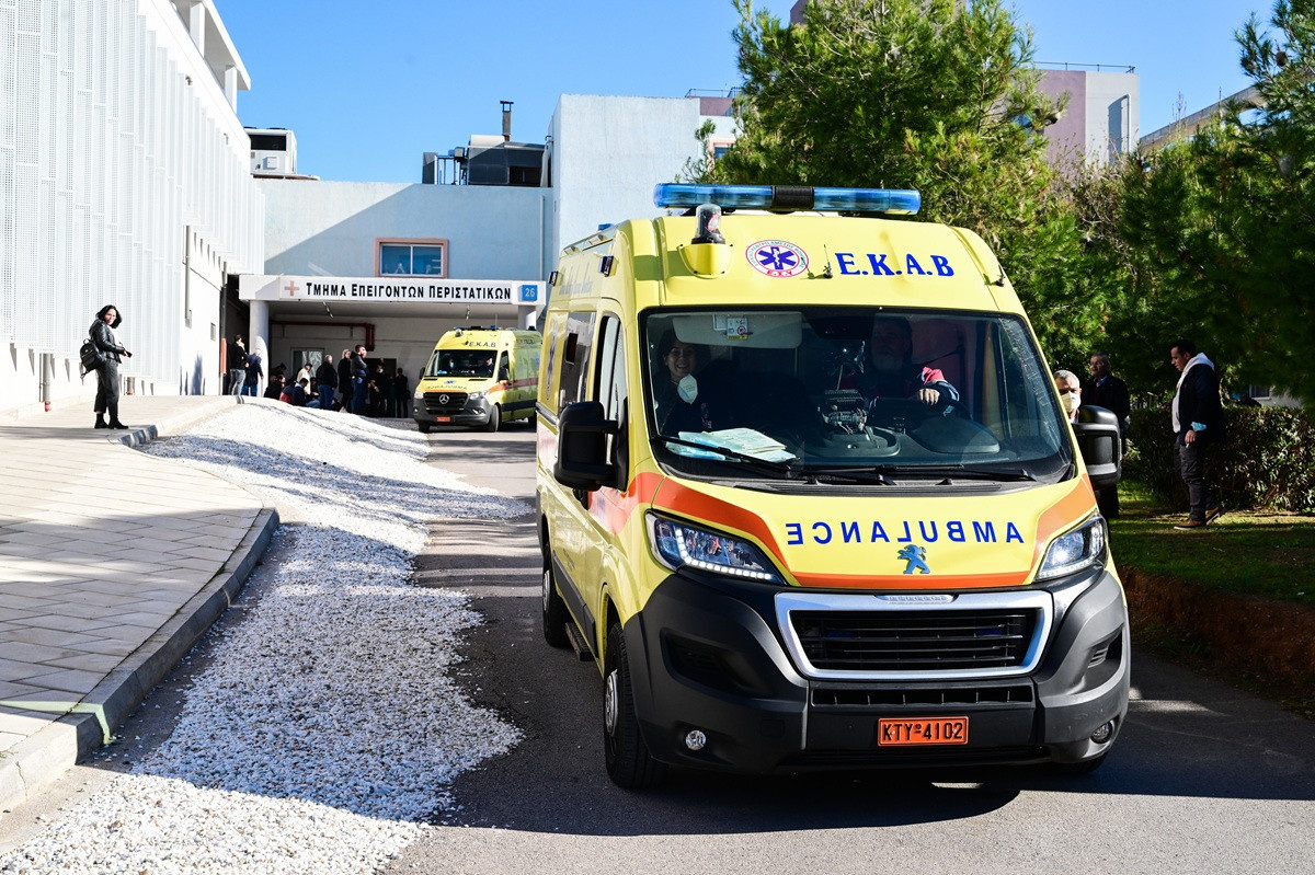 Έκτακτο για Κρήτη: Σε κρίσιμη κατάσταση μετά από πτώση από πολυκατοικία