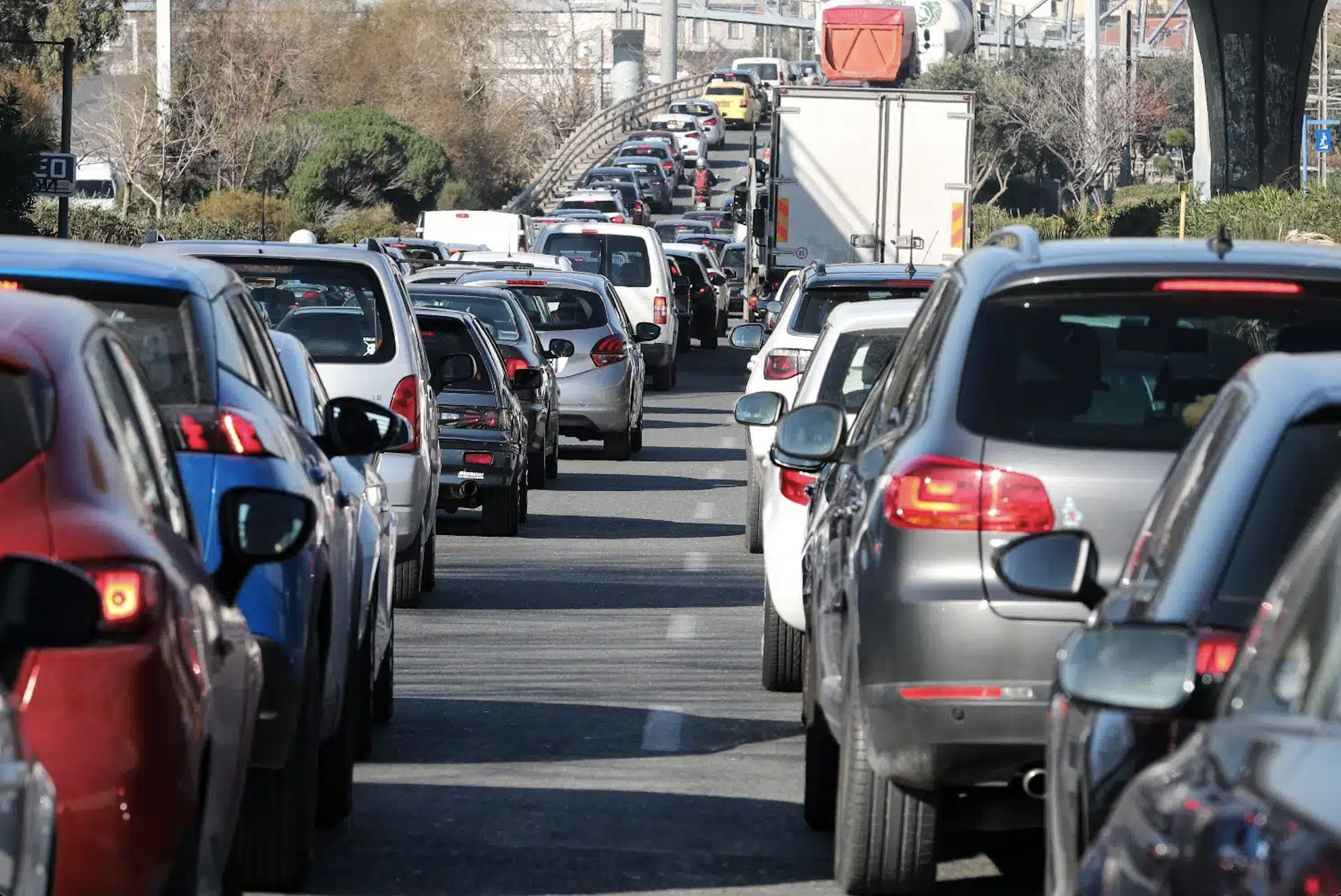 Πρόστιμο 350 ευρώ και αφαίρεση πινακίδων για χιλιάδες οδηγούς – Το έγγραφο που πρέπει να υπάρχει πάντα στο αυτοκίνητο