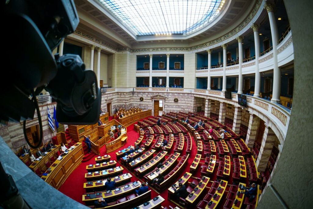 ΣΑΛΟΣ ΜΕ ΤΑ ΠΟΘΕΝ ΕΣΧΕΣ: ΑΥΤΟΣ ΕΙΝΑΙ Ο ΠΙΟ ΠΛΟΥΣΙΟΣ ΠΟΛΙΤΙΚΟΣ ΤΗΣ ΕΛΛΑΔΑΣ