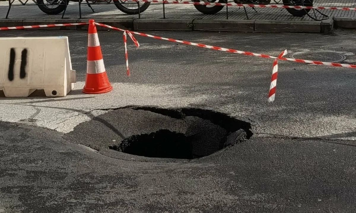 ΠΑΡΑΛΥΕΙ Η ΧΩΡΑ: ΜΕΓΑΛΗ ΚΑΤΑΣΤΡΟΦΗ ΤΩΡΑ ΚΑΤΕΡΡΕΥΣΕ ΤΟ ΟΔΟΣΤΡΟΜΑ - ΔΥΣΤΥΧΩΣ ΕΧΟΥΜΕ...