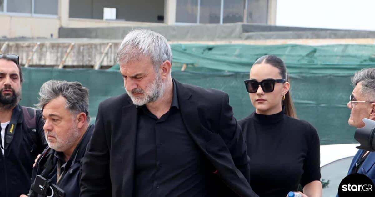 Σπαρακτικός ο επικήδειος του Τραϊανού Δέλλα: «Πάλι εσένα θα ερωτευόμουν»