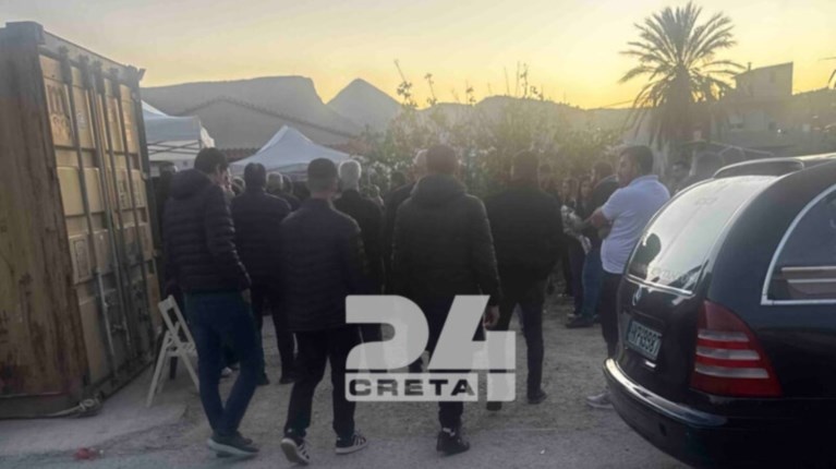 “Παιδί μου, δε σε γλίτωσα”: Σκηνές αρχαίας τραγωδίας στο σπίτι του 20χρονου Νικήτα – Ντυμένος γαμπρός στο φέρετρο