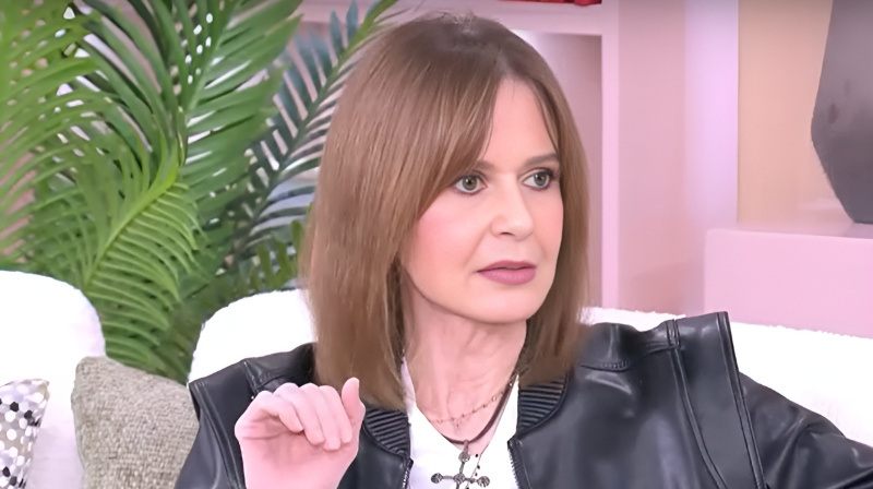 «Δεν τις αγαπάω τις ρυτίδες»: Η 76χρονη Κάτια Δανδουλάκη αποκαλύπτει τι κάνει και μοιάζει με 40άρα