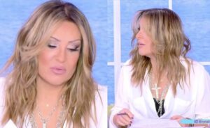Άφωνη η Γερμανού: Η στιγμή που διάσημη παρουσιάστρια κάνει «ντου» στο πλατό του Καλύτερα Δεν Γίνεται – Βίντεο