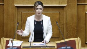 EKTAKTO για Ειρήνη Αγαπηδάκη – Μεταφέρθηκε από την Βουλή στον Ευαγγελισμό – Η κατάσταση της